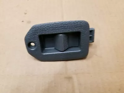 Volvo OEM 2001-2004 S60 Rear Center Arm Rest Release Button Mechanism 9188734 • $18.99