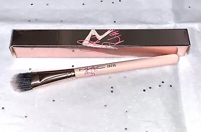 NIB MAC Loves RIRI Duo Fibre ~ Eyeshadow Brush 282 SE ~ Rihanna Hearts LE • $29.95