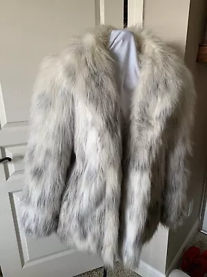 Vintage American Signature Gray  & White Collared Fur Coat Faux Size 15-16 • $30