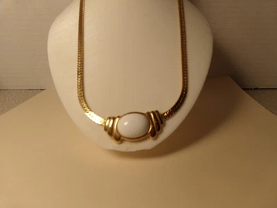 £4.84 • Buy Vintage Trifari White Cab Gold-toned Necklace