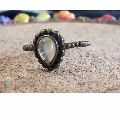 Vintage Dainty Fashion Scalloped Setting/Silver Band Moonstone Ring Sz 7 • $15