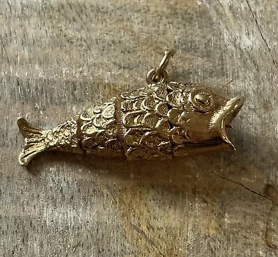 Vintage Moveable Fish  9ct Gold Charm Necklace • $616.32