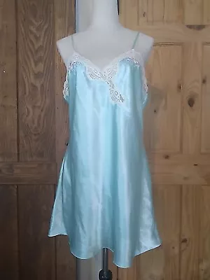 Vintage VAL MODE Light Blue Floral Embroidered Liquid Satin Short Gown SZ Large • $29.99