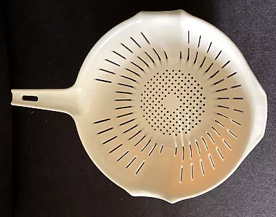 Vintage Rubbermaid Large 2 Qt Beige 10” Strainer Colander #2934 Double Spout • $17.88