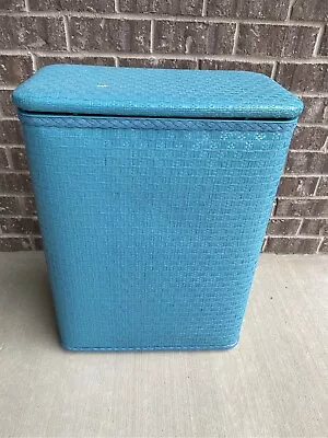 Laundry HAMPER Blue Woven Wicker Plastic Lid Hinge Vintage • $39.95