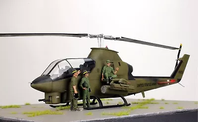 ProBuilt Model 1:32 AH-1G Cobra Helicopter & 03 Crews Vietnam War (No Base) • $575