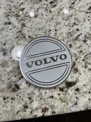 New OEM Volvo Emblem P/N 1372168 For 240 Hubcap 1372165 • $27