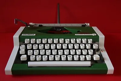 1970s GREEN OLYMPIA TRAVELLER DE LUXE TYPEWRITER Serviced-tested • £434.70