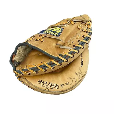 Mizuno MT1060 Professional Model Max Flex RHT Catchers Mitt Glove Throw Right • $29.99