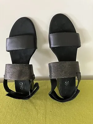 Munro Strappy 2-tone Low-heel Sandal Leather Black & Bronze 8.5 N Mint • $22