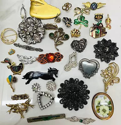 35pc Antique/ Vintage/ Modern Costume Jewelry Pin Brooch Mixed Lot Some Signed • $44.99