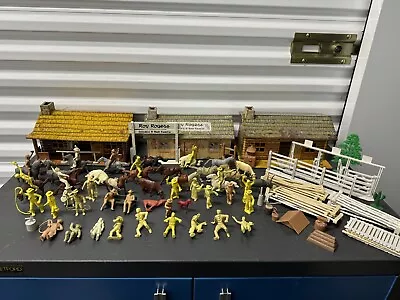 Vtg Marx Roy Rogers Double R Bar Ranch Playset Bunkhouse Cowboys  Bar-M-Ranch & • $159.99