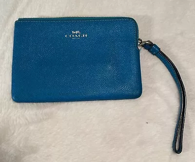 Coach Zip Wristlet Aquamarine 4  X 6  • $13.75