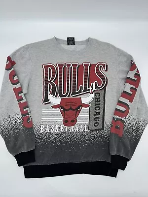Chicago Bulls Vintage NBA U Mens Medium Gray Hombre Gradient Graphic Hoodie EUC • $13.95