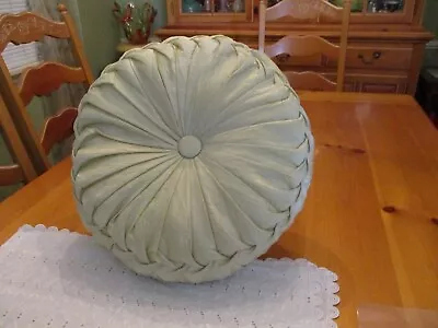 Round Pleated Pillow Pleated Pintuck Button Center Pale Gold EUC 17  4.5  Deep • $15.96