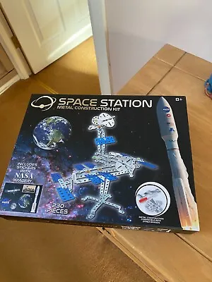 Metal Space Station Metal Construction Kit • £4.50