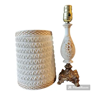Vintage Mid-Century Bisque Porcelain Table Lamp With Cherubs • $25.70