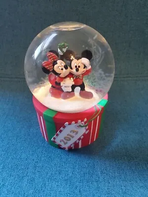 2013 The Disney Store Mickey And Minnie Christmas Snow Globe • $29.49