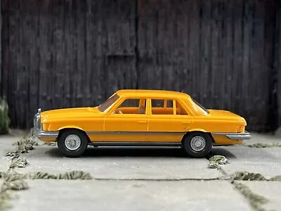 WIKING 151 MERCEDES 450 SE LIMOUSINE In Y/O Model Is PLASTIC - HO Or 1:87 Scale • $7.99