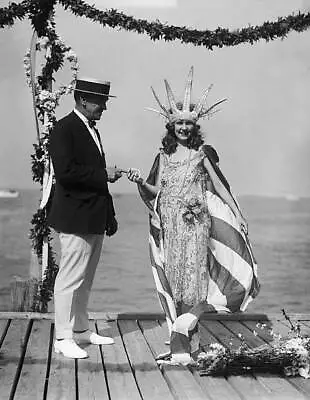 Mayor Edward L Bader Hands Key City First Crowned Miss America - 1922 Old Photo • $5.78