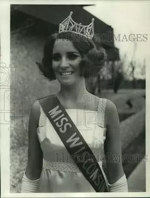 1969 Press Photo Christine Sachen Crowned Miss Wisconsin Lake Geneva • $19.99