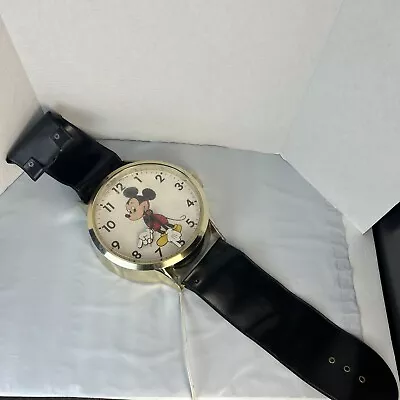 VINTAGE MICKEY MOUSE WATCH WALL CLOCK • WORKS • Welby By Elgin 10  Wide Electric • $20.70