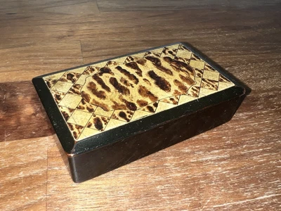 £39.99 • Buy ANTIQUE PAPIER MACHE / LACQUER SNUFF BOX W PAINTED IMITATION FAUX SHELL DESIGN