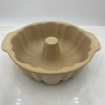 $44.95 • Buy Pampered Chef Fluted Bundt Pan Family Heritage Stoneware 10”