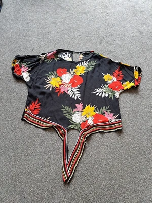 £3 • Buy Dorothy Perkins Size 14 Black And Floral Front Tie Top