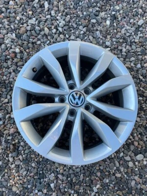 $99.99 • Buy Vw Beetle 17x7.0 Oe Wheel Rim 5c0601025f / 69960 5c0601025f8z8 Volkswagen Bug