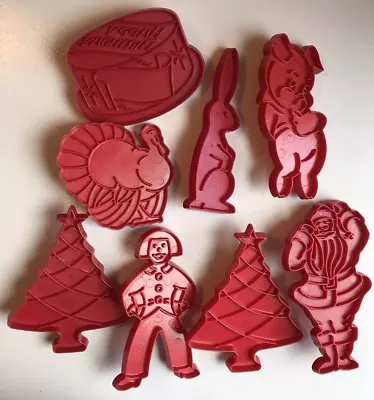 Vintage TUPPERWARE Red Plastic COOKIE CUTTERS  Set Of 8 Holiday And Birthday * • $9.99