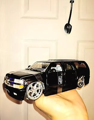 Jada Toy Dub City 1:24 Scale 2000 Chevrolet Suburban Model Black Diecast Loose • $50