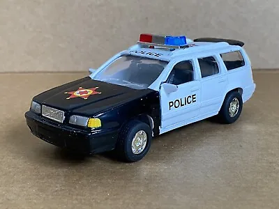 Unbranded Volvo V70 Estate Police Car  1:43 Scale Die Cast Rare White. • £6