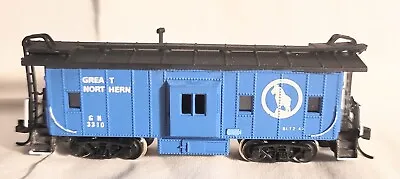 N-Scale Great Northern Custom Painted Bay Window Caboose With Knuckle..Con-Cor  • $28.50