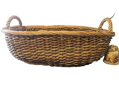 Vtg Handwoven Lg Rattan Basket W/Handles • $24.99