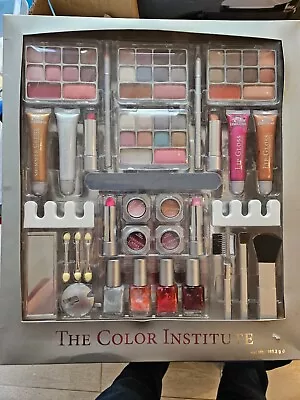 The Colour Institute Make Up Set • £9.99
