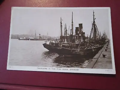 £4.99 • Buy Vintage Postcard Of Trawlers In The Fish Dock. Grimsby (unposted) GMBY14 Tuck's