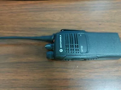 Motorola HT750 AAH25RDC9AA3AN UHF 403-470mHz 4 Watt  *FOR PARTS AS-IS* • $37.95