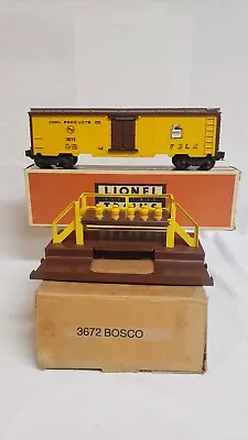 Lionel #3672 Bosco Milk Car With Stand & 5 Cans • $235