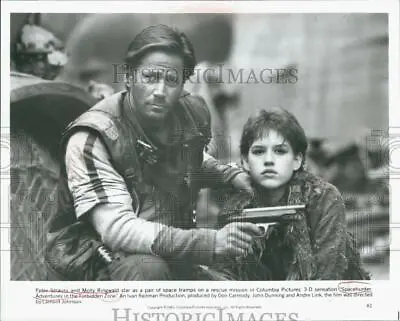 1983 Press Photo Peter Strauss Molly Ringwald In  Spacehunter: Adventures  • $19.99