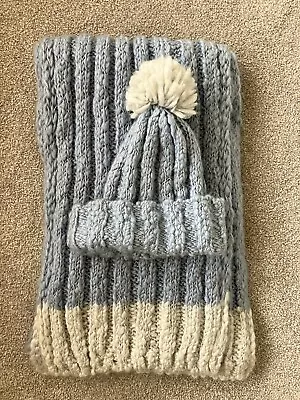 Superb HOLLISTER Long Ribbed Wooly Scarf & Bobble Hat Set Pale Blue & White • £9.99