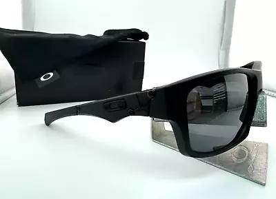 Oakley Jupiter Squared Matte Black Iridium Polarized Sunglasses Oo9135-09 New • $144.50