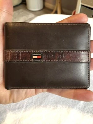 £12.99 • Buy Hilfiger Tommy Hilfiger Gentlemen Dark Brown Leather Bifold Wallet.