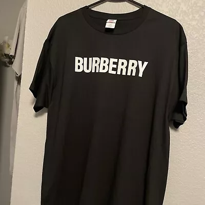 Burberry T-shirt • $25