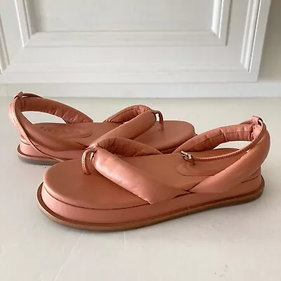 NWOT Vicenza Anthropologie Puffy Coral Leather Thong Sandals Sz 7/38 • $50