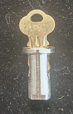 Original Chicago Lock & Key For Oak Acorn Gum & Peanut Vending Machines 1/4  Rod • $16.95