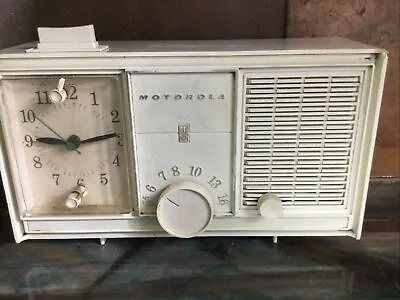 Vintage Motorola AM Tabletop Radio W Alarm Clock Off White Working Ac41ah 43321 • $30