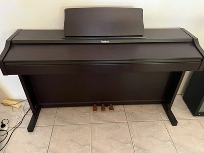 $800 • Buy  Roland Electric Piano RP101-MH Brown. VGC