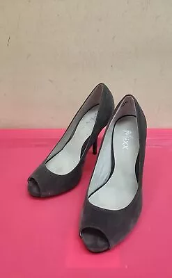 Mixx Shuz Women's Size 7-1/2 Gray Pumps • $15.99