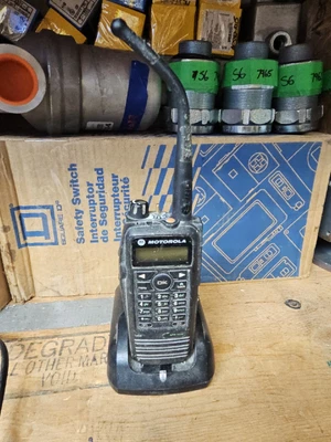 $222.40 • Buy Motorola XPR6550 Radio W Charger Cord Freq Range 450-512 MHz **NEEDS BATTERY**